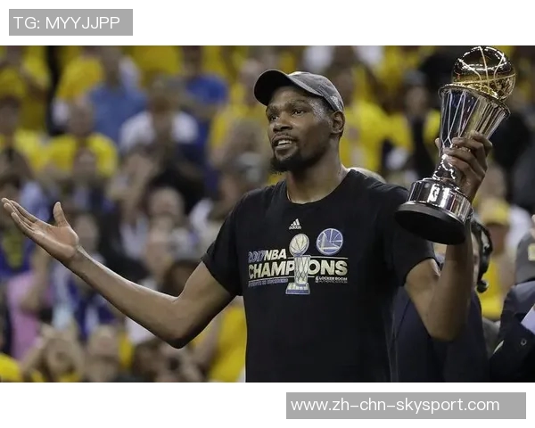 杜兰特回应休赛期未被拍到玩游艇滑梯的疑问称我依然在享受乐趣 杜兰特回应休赛期未被拍到玩游艇滑梯的疑问称我依然在享受乐趣