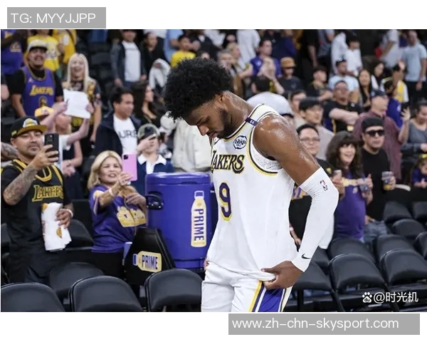 夸梅:布朗尼在主场比赛中表现得如同被车灯照射的迷茫鹿 夸梅:布朗尼在主场比赛中表现得如同被车灯照射的迷茫鹿