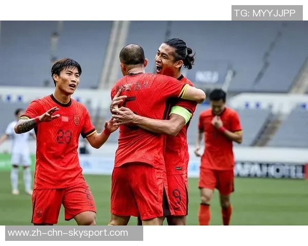 刘洋与张玉宁黄政宇等国足队友新年首训合影分享训练时光